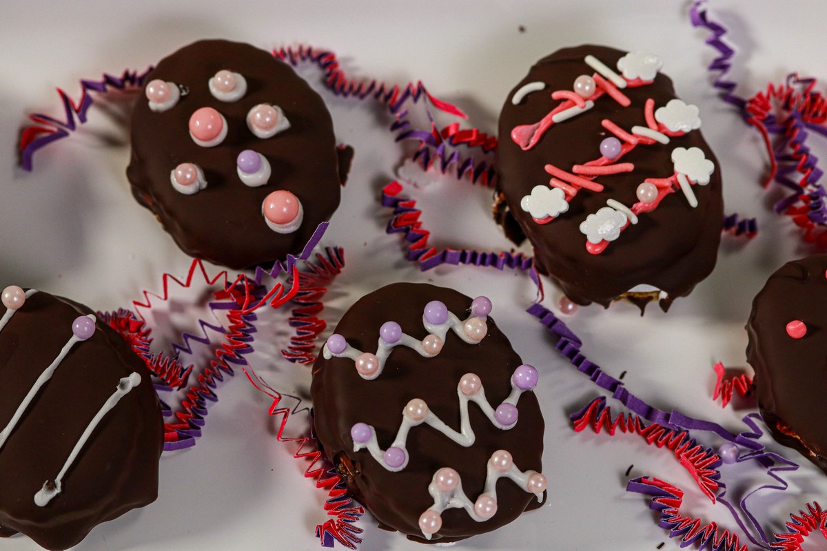 Gluten Free Chocolate Chip Dipped Cookies Recipe Kinnikinnick